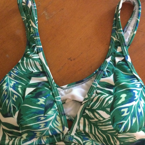 Cupshe- NWT Green/ Blue Floral Swimsuit. Size S - Picture 3 of 8